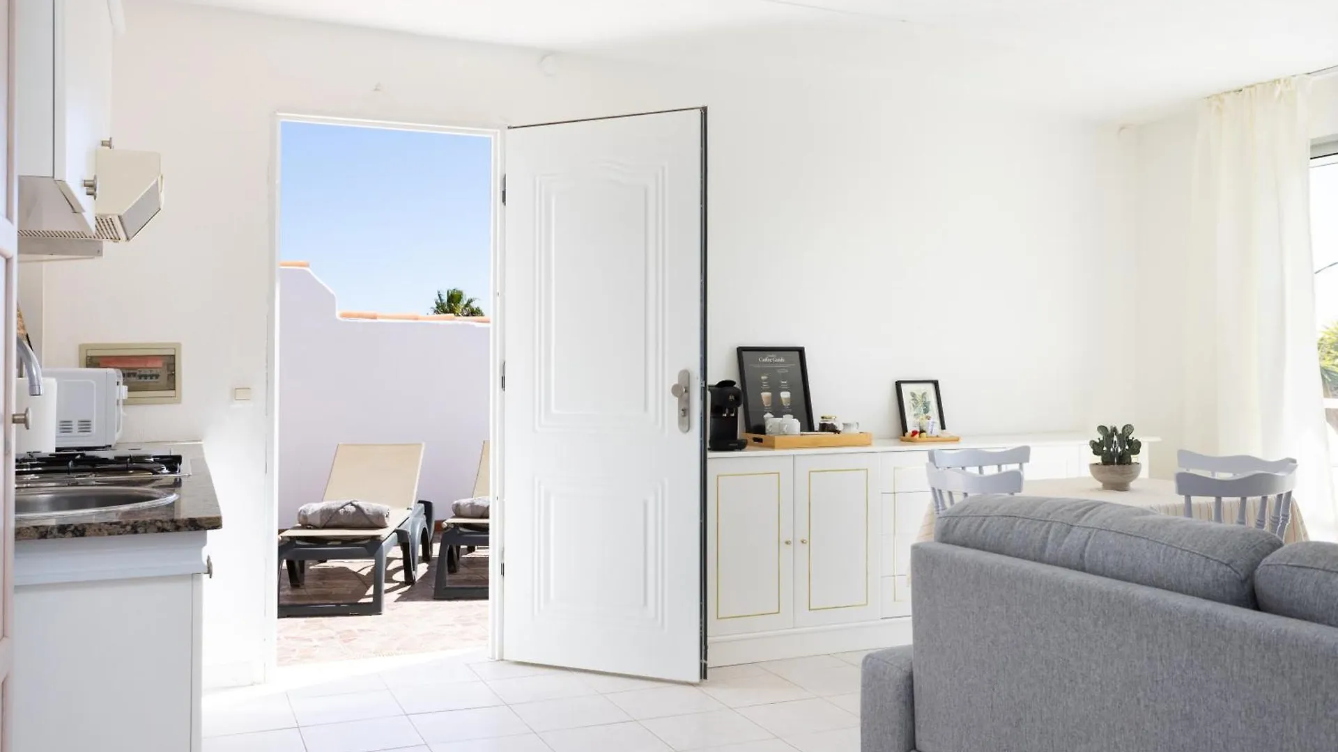 Apartment Apartamentos Y Estudios Oasis Tenerife Rentals Con Piscina Climatizada Y Cocina Exterior El Draguito