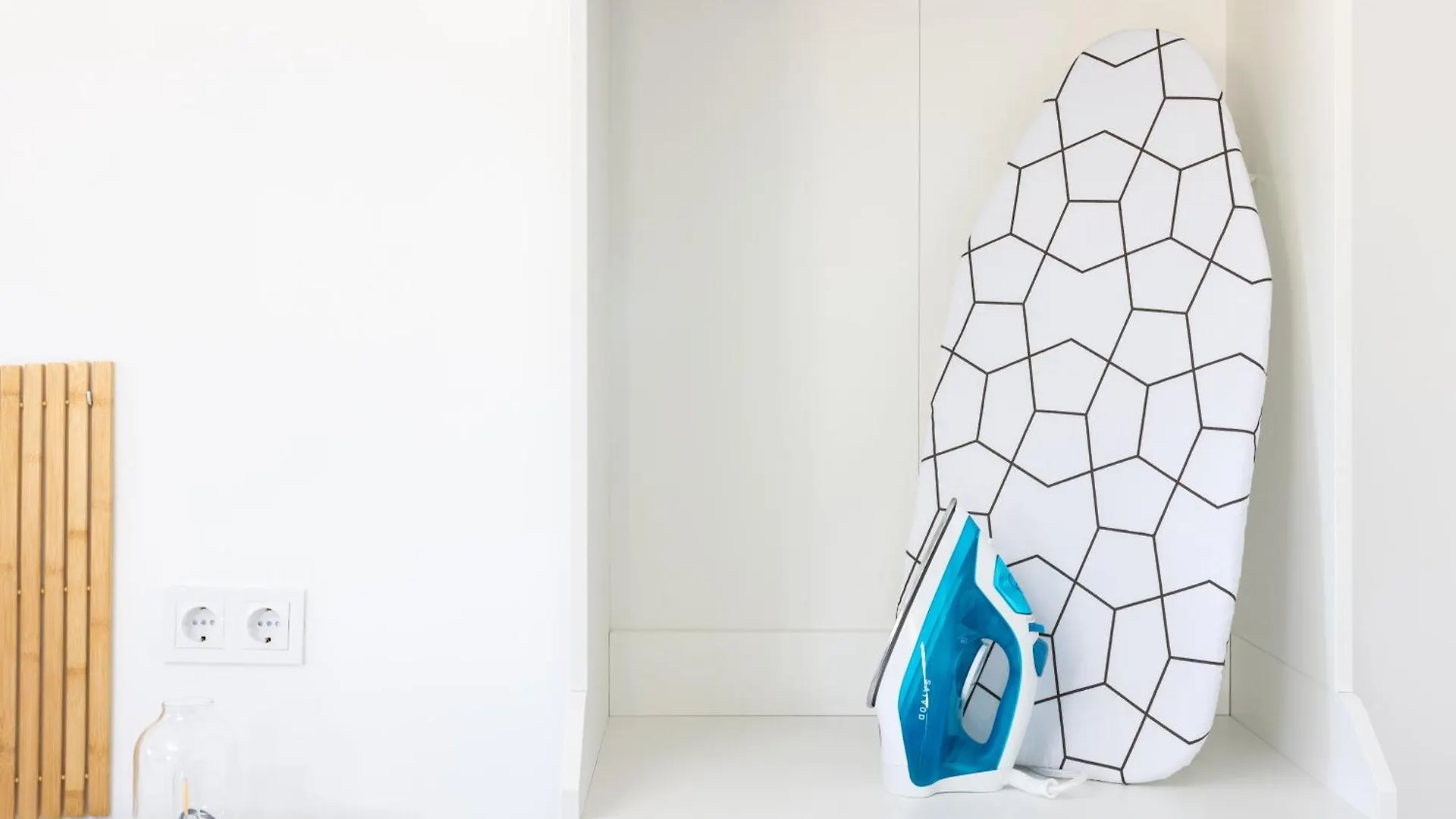 Apartamentos Y Estudios Oasis Tenerife Rentals Con Piscina Climatizada Y Cocina Exterior El Draguito Spain