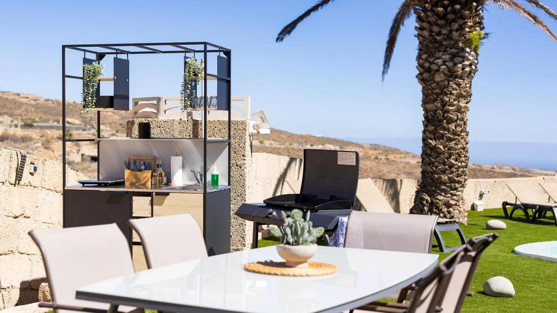 Apartamentos Y Estudios Oasis Tenerife Rentals Con Piscina Climatizada Y Cocina Exterior El Draguito 0*,  Spain