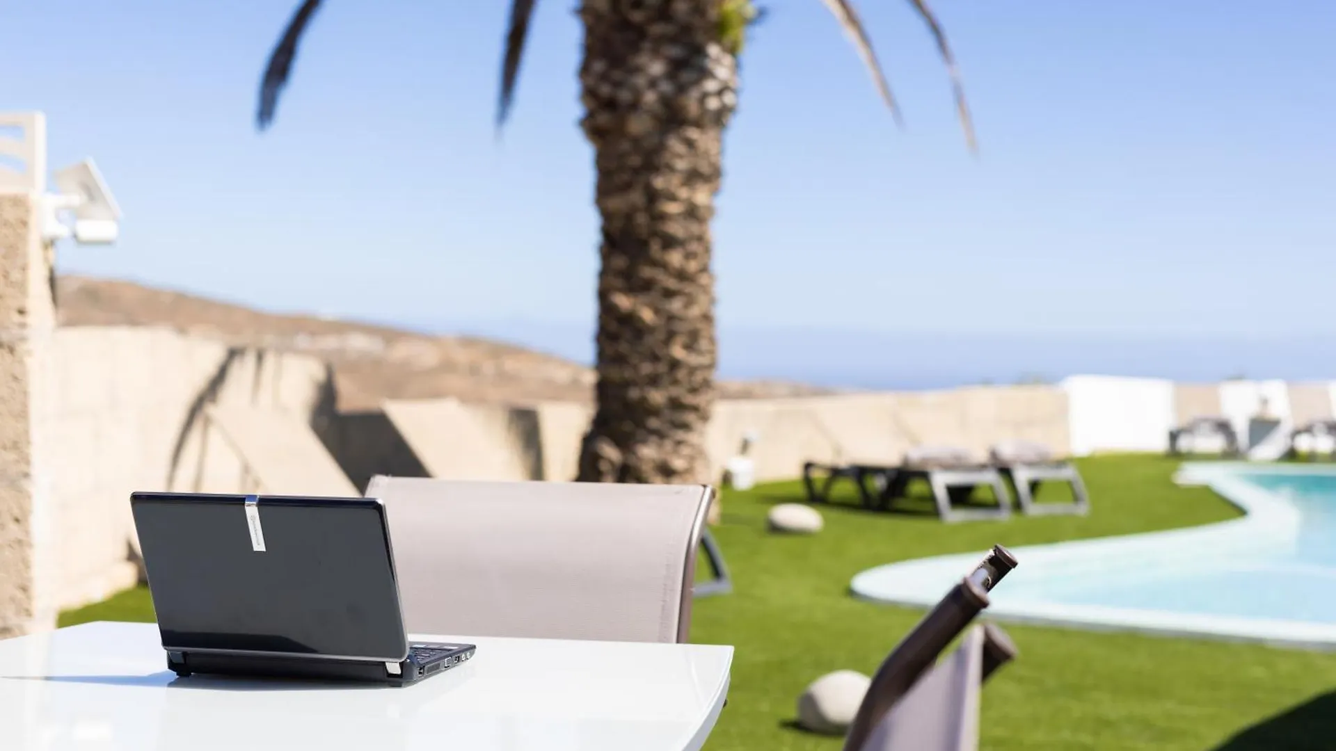 Apartamentos Y Estudios Oasis Tenerife Rentals Con Piscina Climatizada Y Cocina Exterior El Draguito Apartment