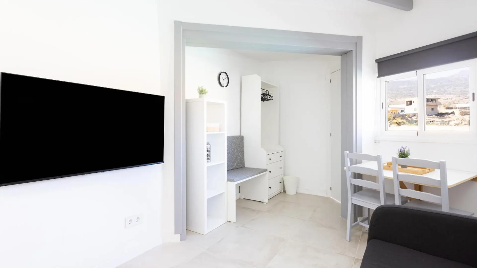 Apartamentos Y Estudios Oasis Tenerife Rentals Con Piscina Climatizada Y Cocina Exterior El Draguito