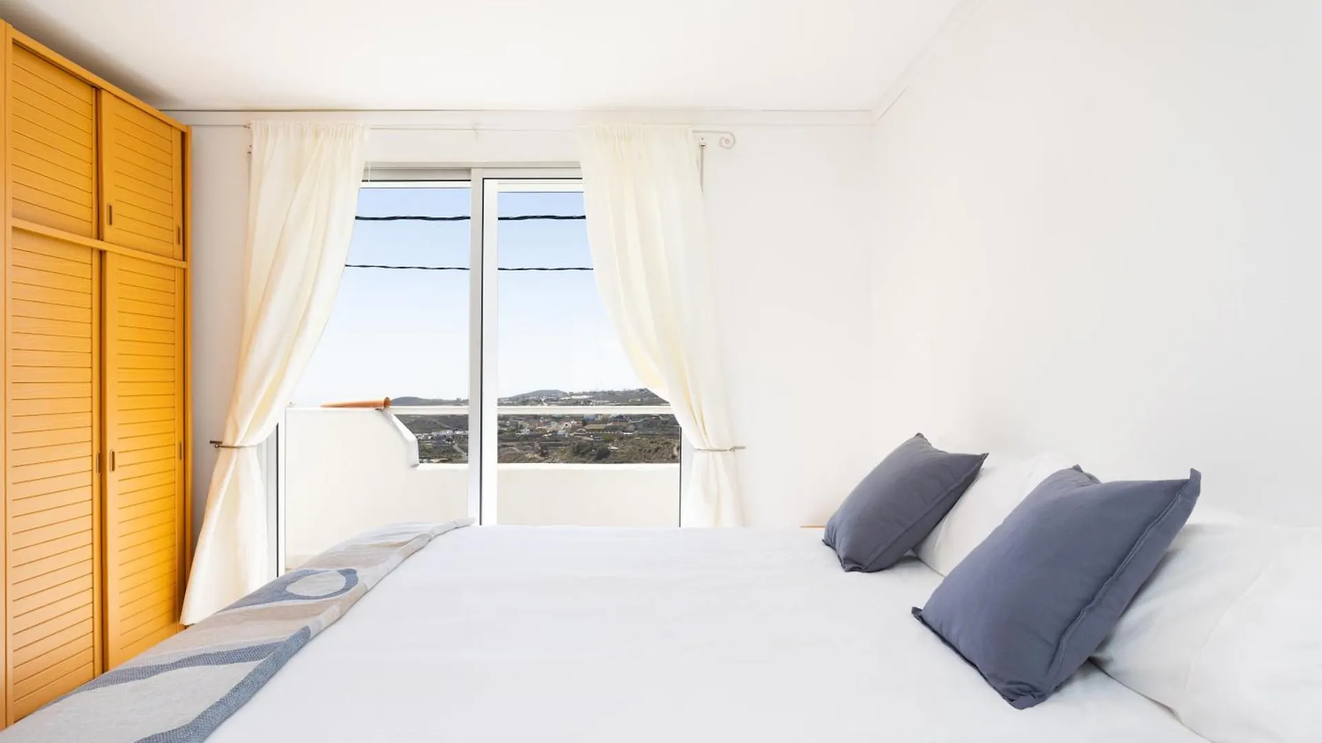 Apartamentos Y Estudios Oasis Tenerife Rentals Con Piscina Climatizada Y Cocina Exterior El Draguito 0*,