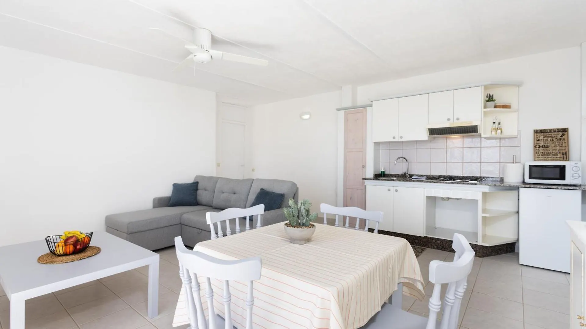 Apartamentos Y Estudios Oasis Tenerife Rentals Con Piscina Climatizada Y Cocina Exterior El Draguito Apartment