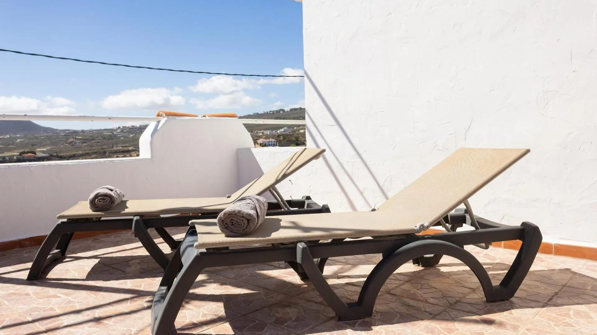 Apartamentos Y Estudios Oasis Tenerife Rentals Con Piscina Climatizada Y Cocina Exterior El Draguito Apartment