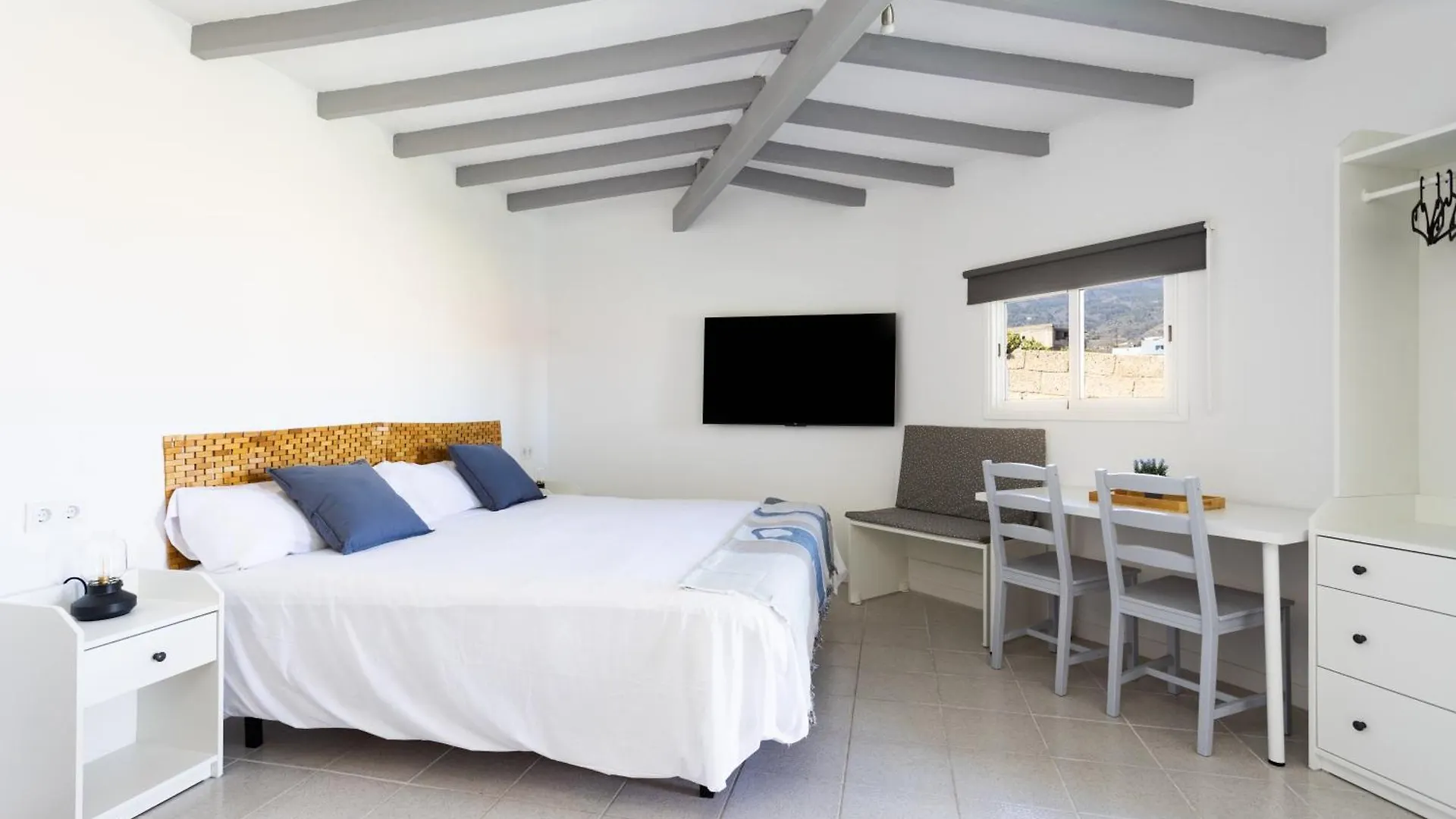 Apartment Apartamentos Y Estudios Oasis Tenerife Rentals Con Piscina Climatizada Y Cocina Exterior El Draguito Spain
