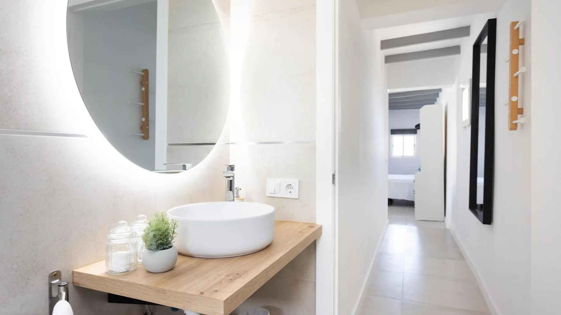 Apartamentos Y Estudios Oasis Tenerife Rentals Con Piscina Climatizada Y Cocina Exterior El Draguito