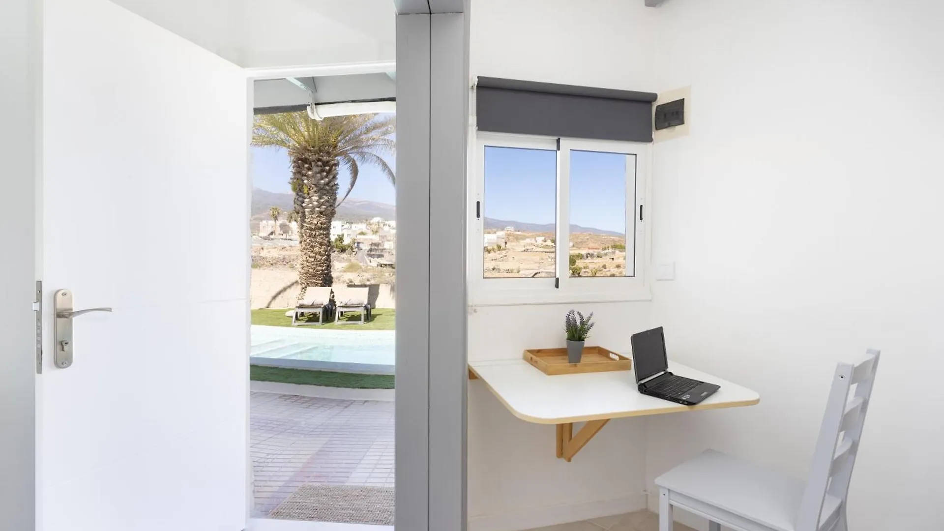 Apartamentos Y Estudios Oasis Tenerife Rentals Con Piscina Climatizada Y Cocina Exterior El Draguito 0*,  Spain