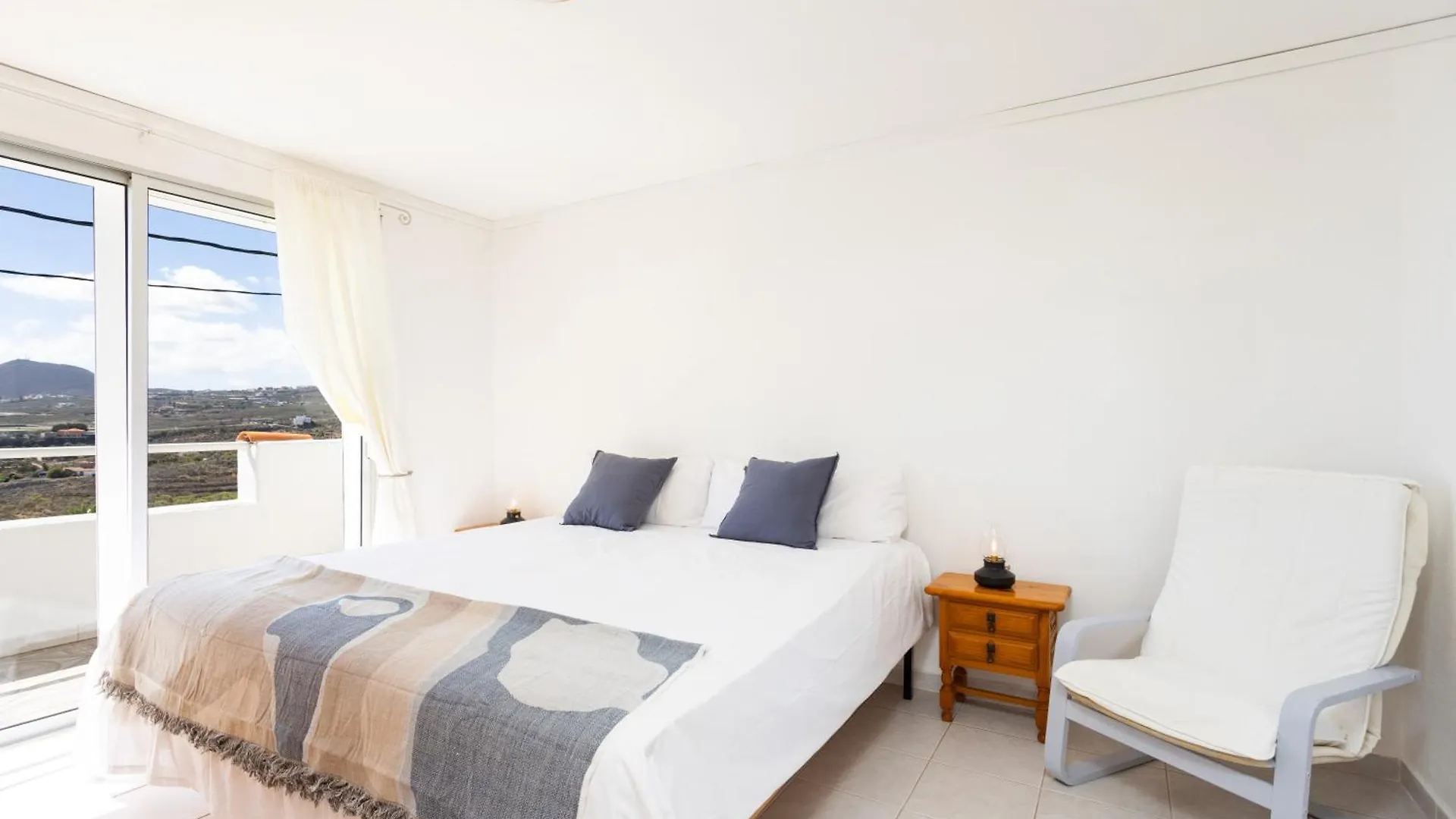 Apartamentos Y Estudios Oasis Tenerife Rentals Con Piscina Climatizada Y Cocina Exterior El Draguito 0*,  Spain