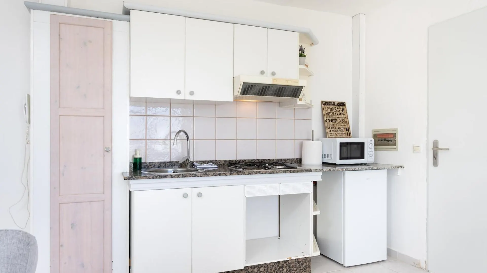 Apartamentos Y Estudios Oasis Tenerife Rentals Con Piscina Climatizada Y Cocina Exterior El Draguito