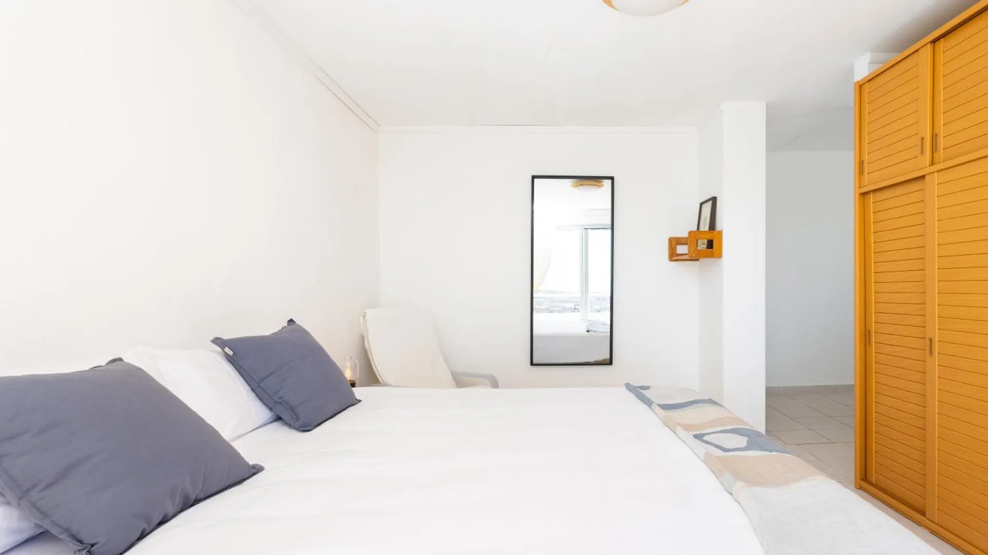 Apartamentos Y Estudios Oasis Tenerife Rentals Con Piscina Climatizada Y Cocina Exterior El Draguito Apartment