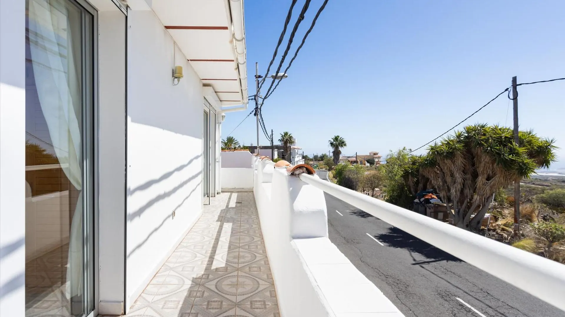 Apartamentos Y Estudios Oasis Tenerife Rentals Con Piscina Climatizada Y Cocina Exterior El Draguito